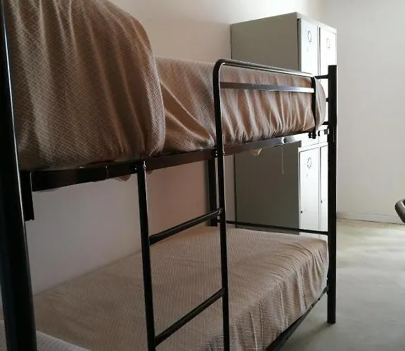 Divino Morales Auberge de jeunesse *