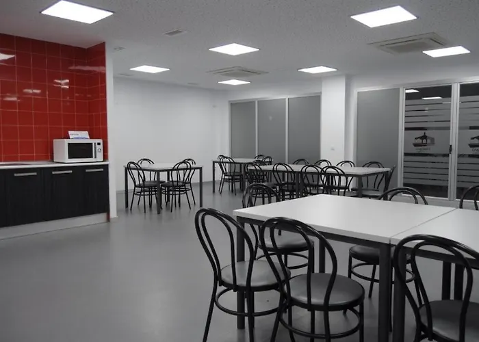 Divino Morales Auberge de jeunesse