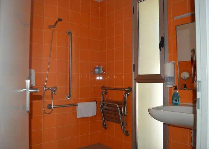 Divino Morales Auberge de jeunesse