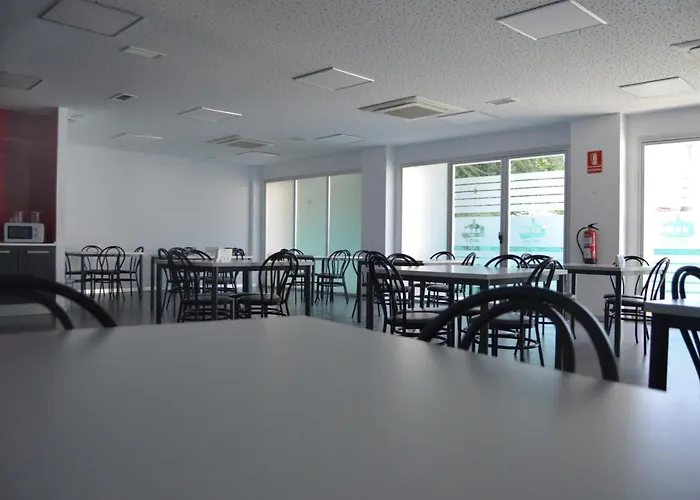 Divino Morales Auberge de jeunesse *